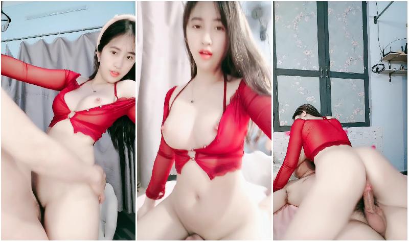 清纯甜美又很风骚，颜值美女小姐姐，炮友操骚逼，抓屌一顿撸，骑乘位磨蹭，正入抽插，爆操搞得妹妹舒服了…