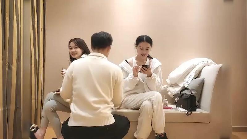 双飞外围女神，明星脸模特身材，双姝争艳配合默契